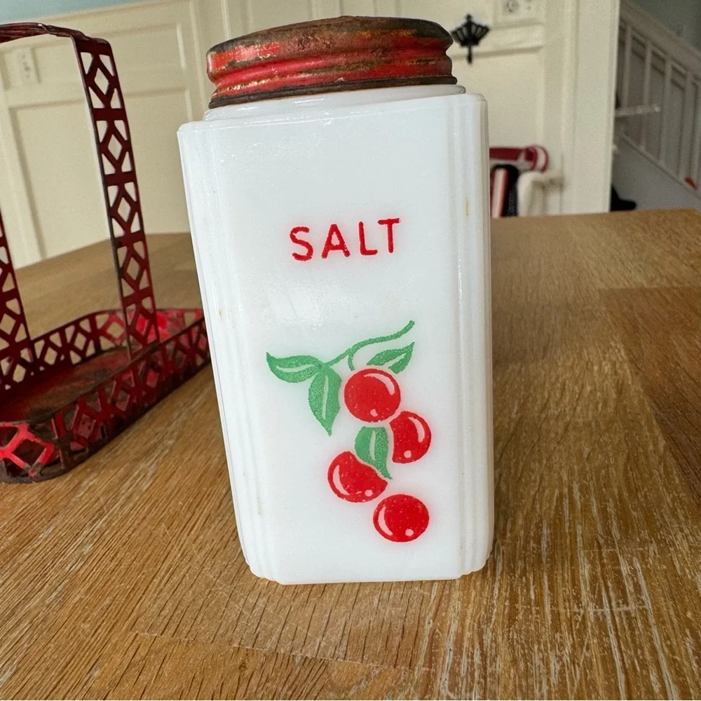 🍒 McKee Tipp City Milk Glass Cherry S&P Shakers |1930s-50s | HTF - Picture 4 of 8